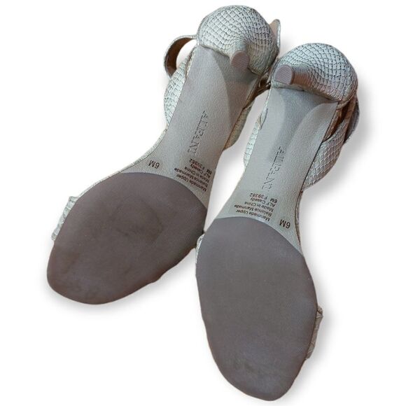 Alfani Casedy Creamy Gold Sandals Size 6 - Picture 11 of 12